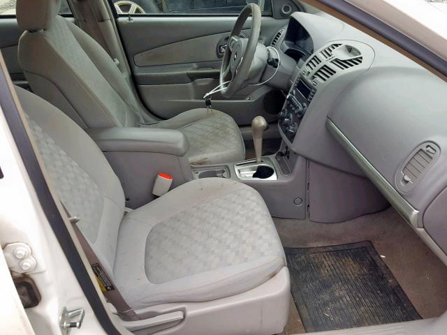 1G1ZT54865F216489 - 2005 CHEVROLET MALIBU LS WHITE photo 5