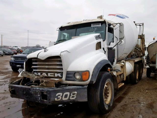 1M2AG11C54M012637 - 2004 MACK 700 CV700 WHITE photo 2