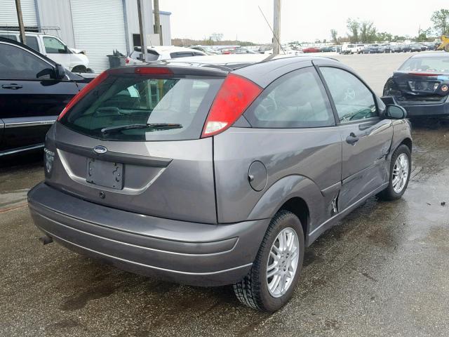 1FAFP31N07W117379 - 2007 FORD FOCUS ZX3 GRAY photo 4