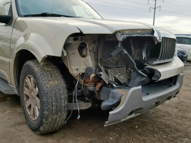 5LMFU28R54LJ09144 - 2004 LINCOLN NAVIGATOR 金色 照片 9