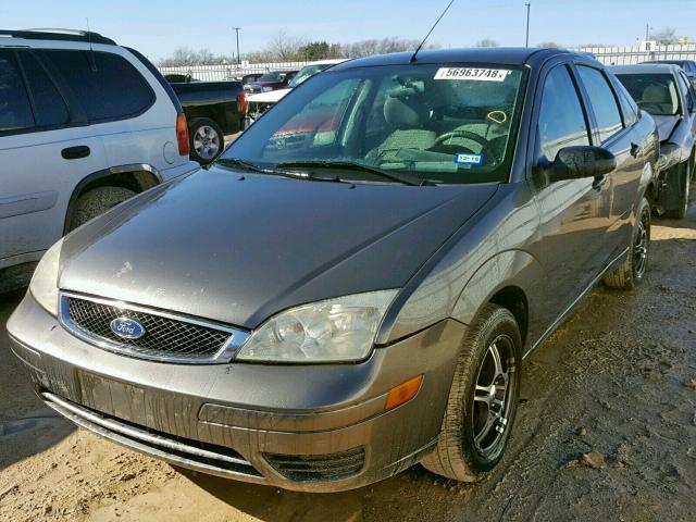 1FAFP34N77W200125 - 2007 FORD FOCUS ZX4 GRAY photo 2