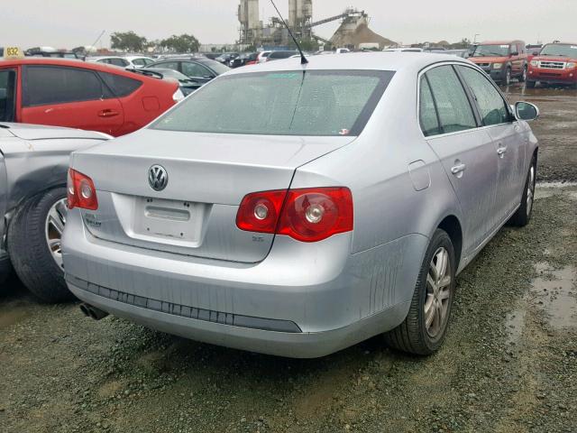 3VWEG71KX7M159056 - 2007 VOLKSWAGEN JETTA WOLF SILVER photo 4