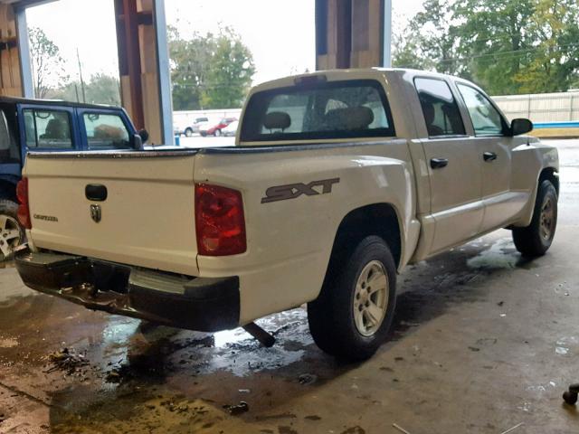 1D7HE38K68S561692 - 2008 DODGE DAKOTA SXT WHITE photo 4