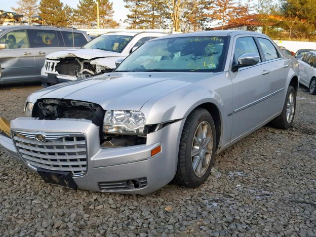 2C3CK5CV7AH280741 - 2010 CHRYSLER 300 TOURIN SILVER photo 2