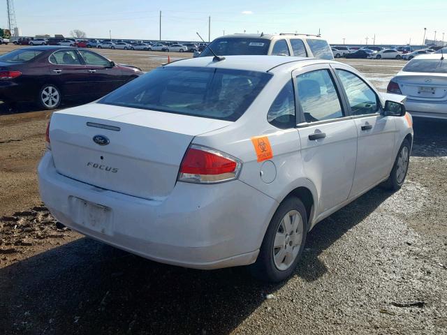 1FAHP34NX8W136009 - 2008 FORD FOCUS S/SE WHITE photo 4