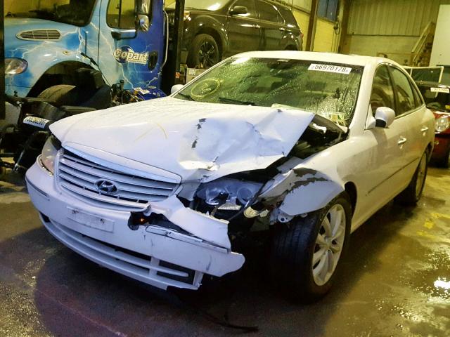 KMHFC46F46A132052 - 2006 HYUNDAI AZERA SE WHITE photo 2