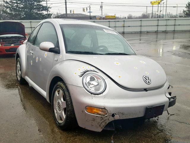 3VWDD21C71M436317 - 2001 VOLKSWAGEN NEW BEETLE 银色 照片 1