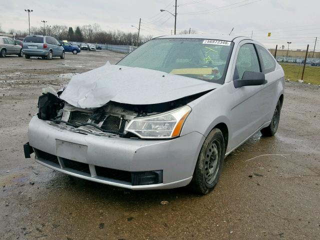 1FAHP32N78W266798 - 2008 FORD FOCUS S/SE GRAY photo 2