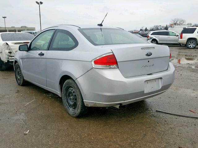 1FAHP32N78W266798 - 2008 FORD FOCUS S/SE GRAY photo 3