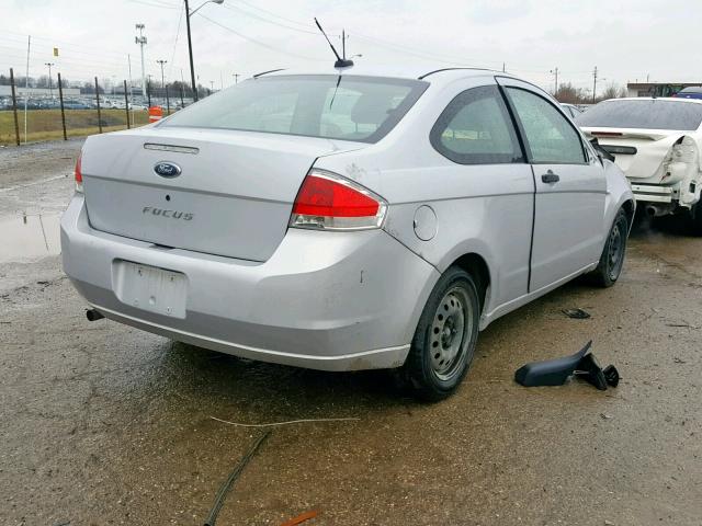 1FAHP32N78W266798 - 2008 FORD FOCUS S/SE GRAY photo 4