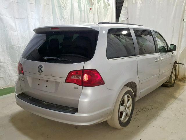 2V4RW3DG3BR695507 - 2011 VOLKSWAGEN ROUTAN SE SILVER photo 4