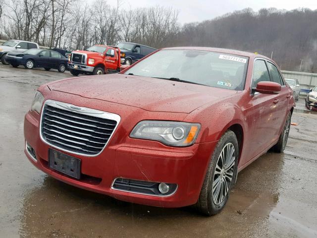 2C3CCAJT9CH137333 - 2012 CHRYSLER 300 V8 RED photo 2