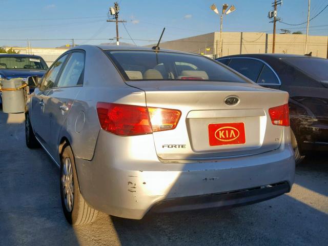 KNAFU4A28D5736583 - 2013 KIA FORTE EX SILVER photo 3