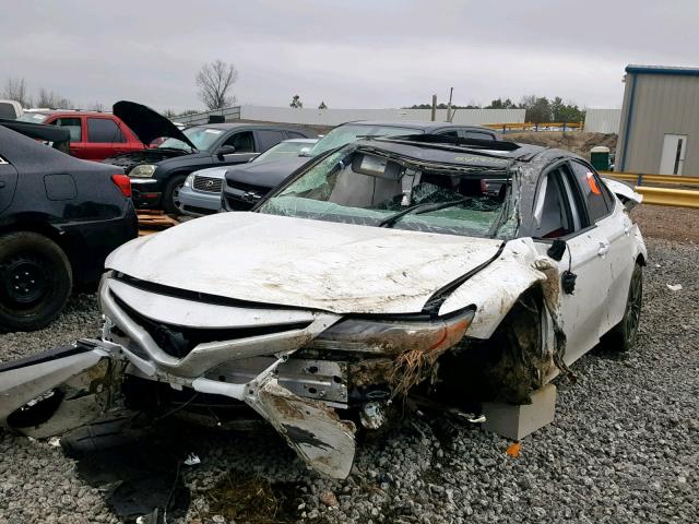 4T1B61HK1JU112802 - 2018 TOYOTA CAMRY XSE WHITE photo 2