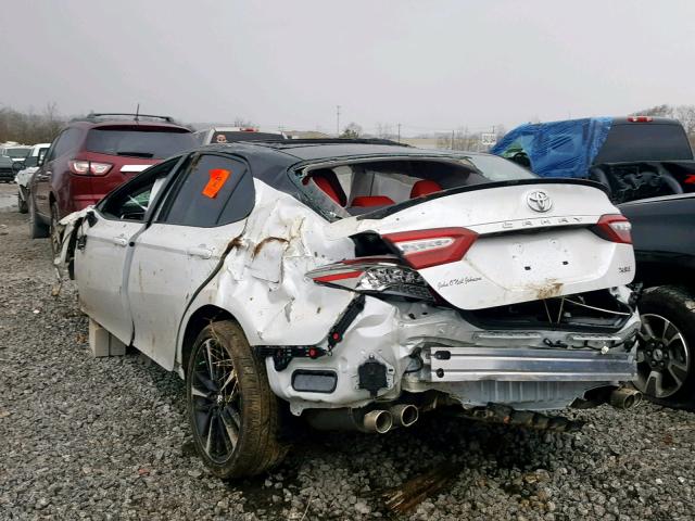 4T1B61HK1JU112802 - 2018 TOYOTA CAMRY XSE WHITE photo 3