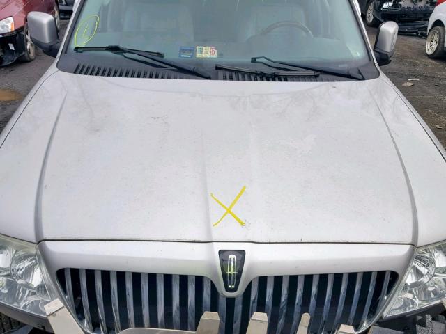 5LMFU28566LJ27877 - 2006 LINCOLN NAVIGATOR Gümüş foto 7