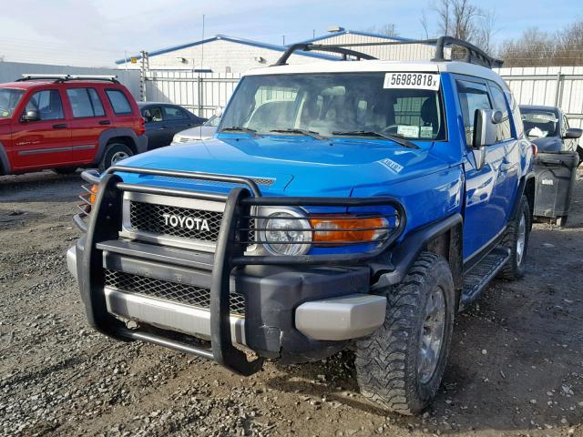 JTEBU11F270014395 - 2007 TOYOTA FJ CRUISER BLUE photo 2