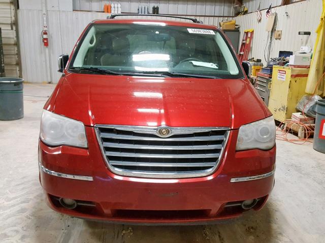 2A8HR64X58R635731 - 2008 CHRYSLER TOWN & COU RED photo 9