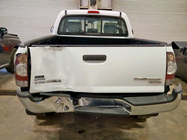 5TENX62N89Z645490 - 2009 TOYOTA TACOMA PRE WHITE photo 6