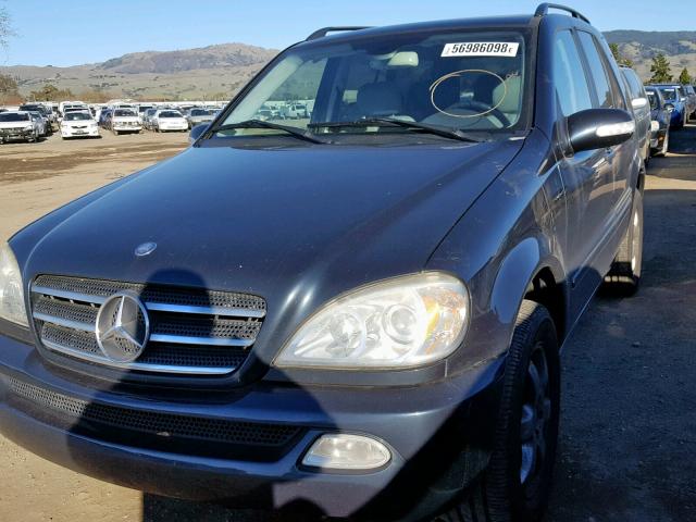 4JGAB75E82A311308 - 2002 MERCEDES-BENZ ML 500 BLUE photo 2