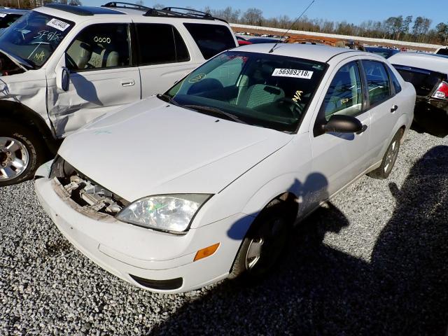 1FAFP34N46W171889 - 2006 FORD FOCUS ZX4 WHITE photo 2