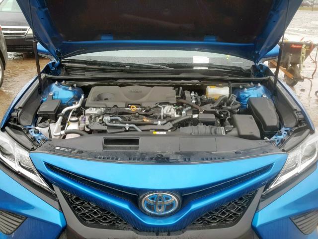 4T1B21HK0JU003307 - 2018 TOYOTA CAMRY HYBR BLUE photo 7