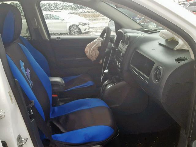 1C4NJCBA2CD632568 - 2012 JEEP COMPASS SP თეთრი ფოტო 5