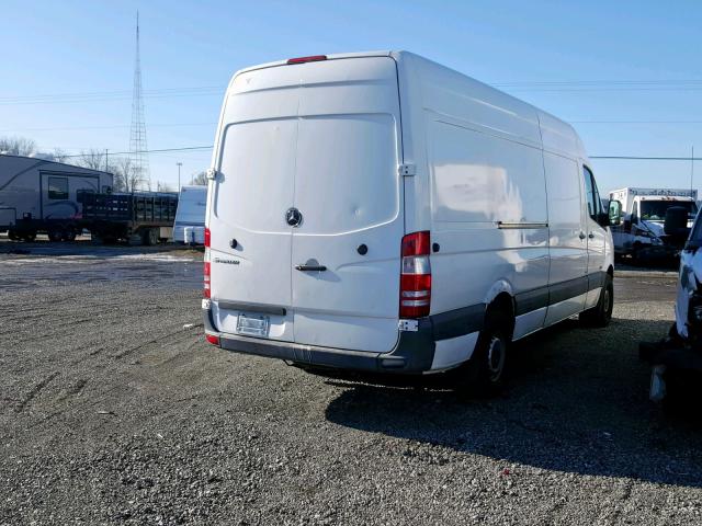 WD3PE8CC8B5553449 - 2011 MERCEDES-BENZ SPRINTER 2 WHITE photo 4