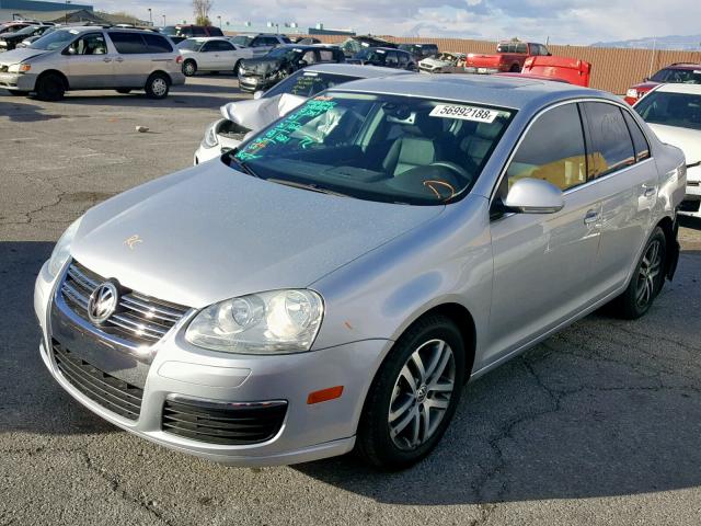 3VWSG71K15M603151 - 2005 VOLKSWAGEN NEW JETTA GRAY photo 2