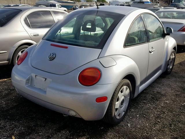 3VWCC21C0YM431193 - 2000 VOLKSWAGEN NEW BEETLE SILVER photo 4