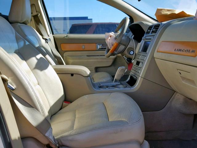 2LMDU88C47BJ33193 - 2007 LINCOLN MKX CREAM photo 5