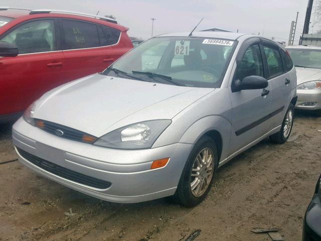 3FAHP37373R188333 - 2003 FORD FOCUS ZX5 SILVER photo 2