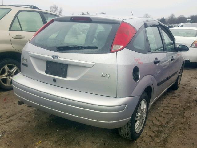 3FAHP37373R188333 - 2003 FORD FOCUS ZX5 SILVER photo 4