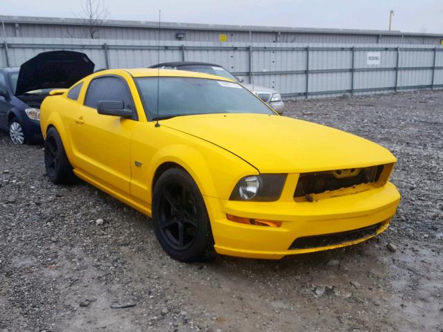 1ZVHT82H055244556 - 2005 FORD MUSTANG GT YELLOW photo 1