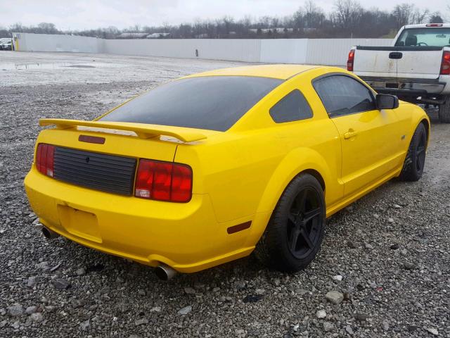 1ZVHT82H055244556 - 2005 FORD MUSTANG GT YELLOW photo 4