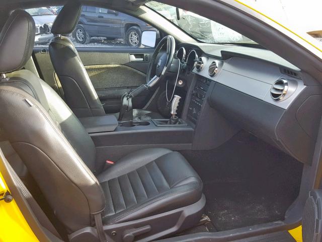 1ZVHT82H055244556 - 2005 FORD MUSTANG GT YELLOW photo 5