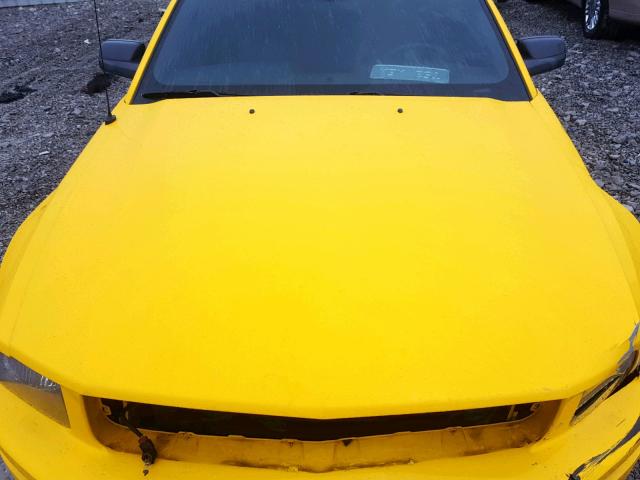 1ZVHT82H055244556 - 2005 FORD MUSTANG GT YELLOW photo 7