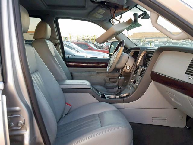 5LMEU68H14ZJ47333 - 2004 LINCOLN AVIATOR 银色 照片 5