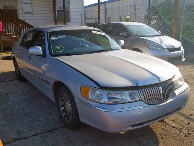 1LNHM82W8YY915212 - 2000 LINCOLN TOWN CAR S SILVER photo 1