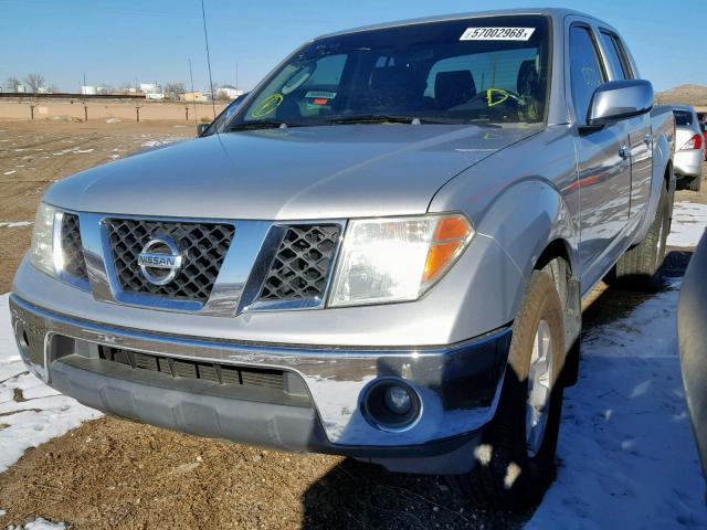 1N6AD07U16C466042 - 2006 NISSAN FRONTIER C SILVER photo 2