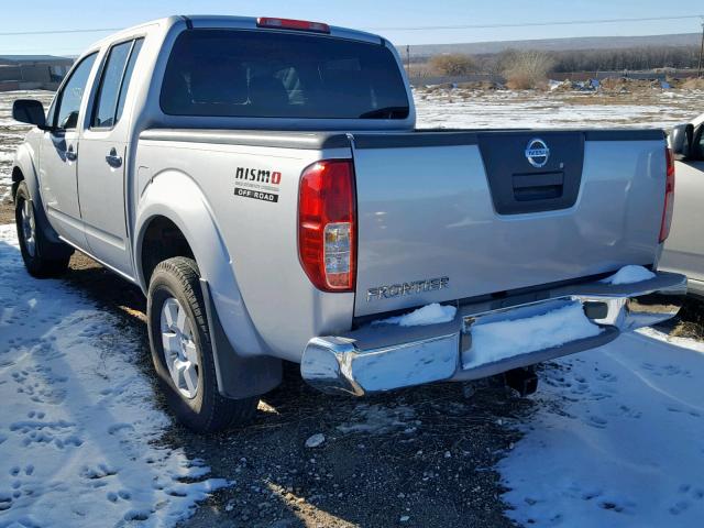 1N6AD07U16C466042 - 2006 NISSAN FRONTIER C SILVER photo 3