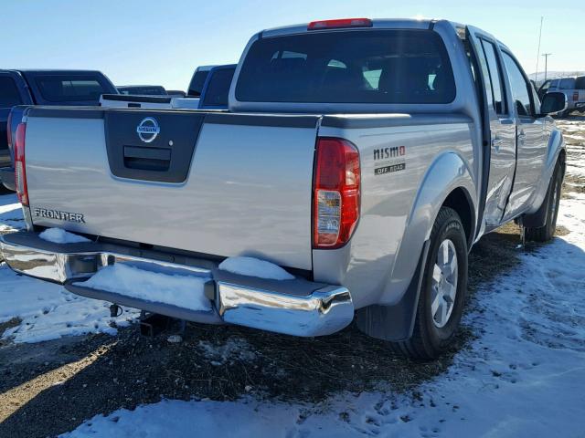 1N6AD07U16C466042 - 2006 NISSAN FRONTIER C SILVER photo 4