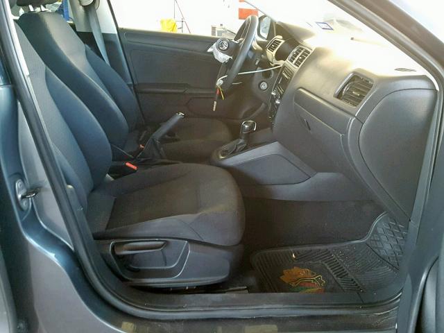 3VW2K7AJ8DM378022 - 2013 VOLKSWAGEN JETTA BASE Մոխրագույն լուսանկար 5