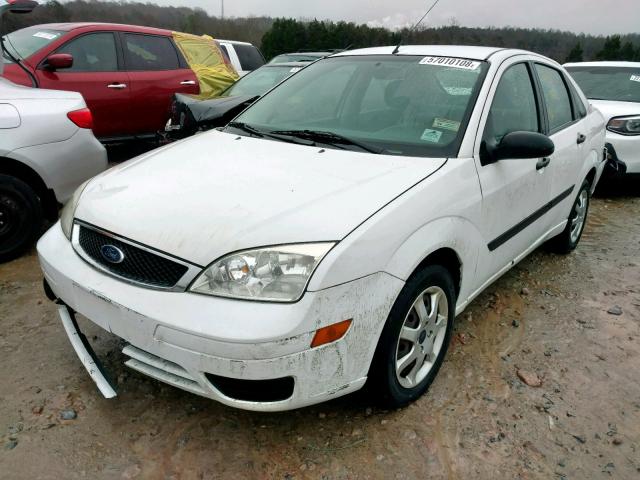 1FAFP34N26W155478 - 2006 FORD FOCUS ZX4 WHITE photo 2