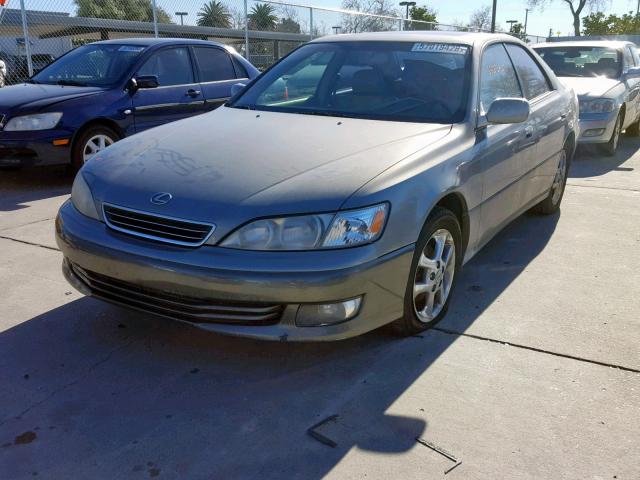 JT8BF28GXY0263546 - 2000 LEXUS ES 300 GRAY photo 2