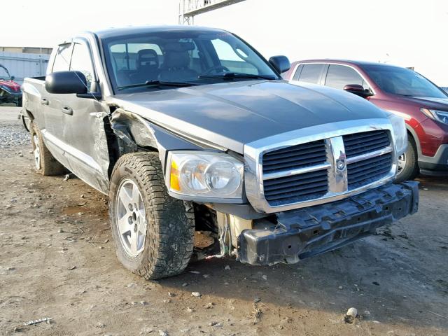 1D7HW58N95S131587 - 2005 DODGE DAKOTA QUA GRAY photo 1