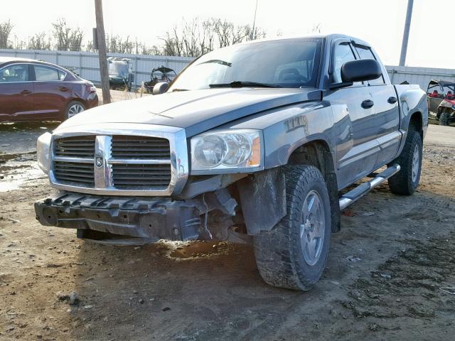 1D7HW58N95S131587 - 2005 DODGE DAKOTA QUA GRAY photo 2