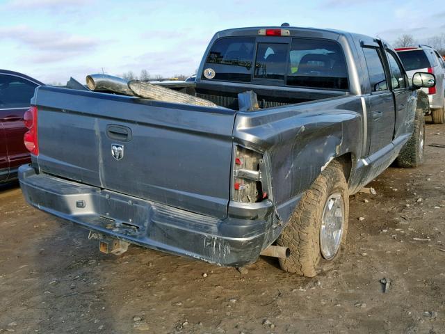 1D7HW58N95S131587 - 2005 DODGE DAKOTA QUA GRAY photo 4