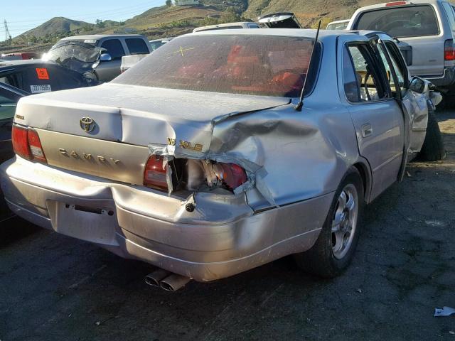 JT2GK13E5S0127439 - 1995 TOYOTA CAMRY XLE SILVER photo 4