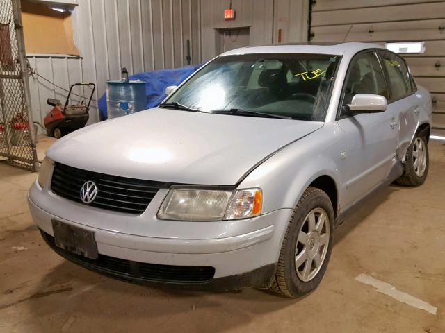 WVWMA63B8XE496483 - 1999 VOLKSWAGEN PASSAT GLS SILVER photo 2